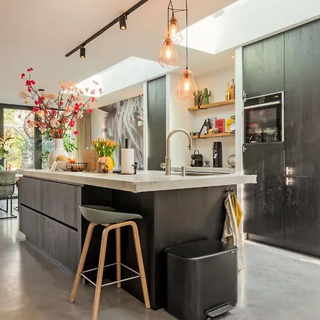 Goldfinch Villa *